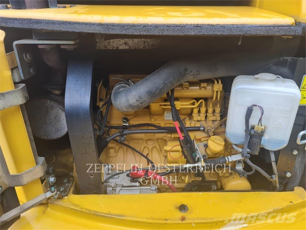 CAT 305.5E2CR Pásová rýpadla