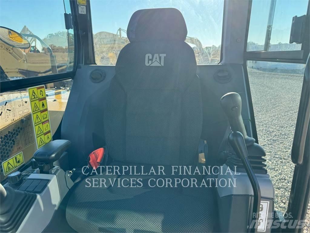 CAT 30607CR Pásová rýpadla
