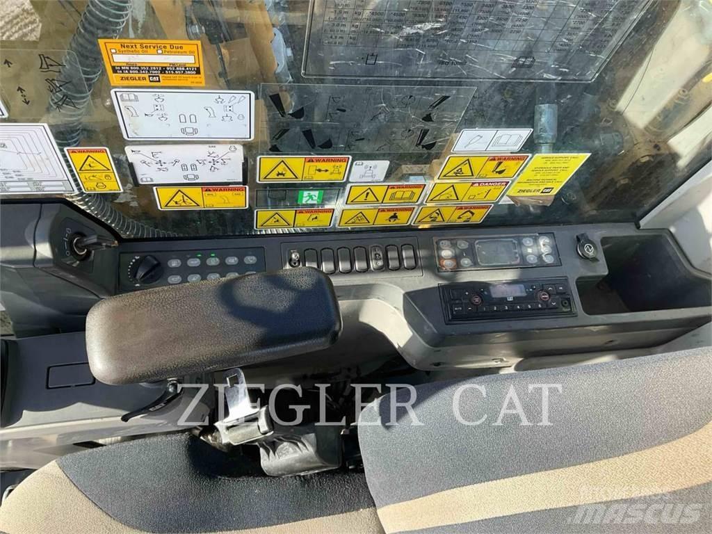 CAT 313F Pásová rýpadla