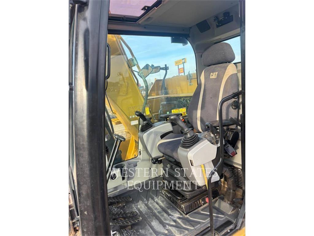 CAT 313F Pásová rýpadla