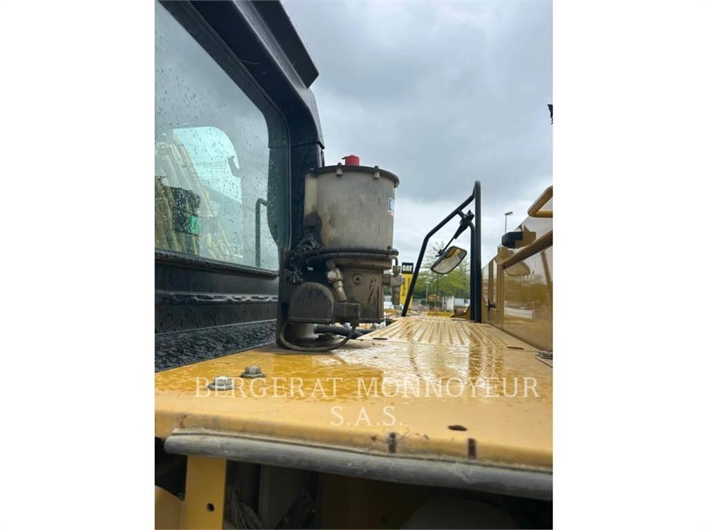 CAT 320 Pásová rýpadla