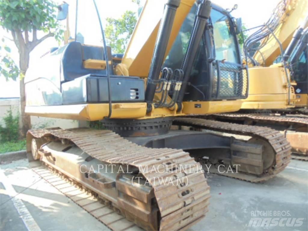 CAT 320D2 Pásová rýpadla