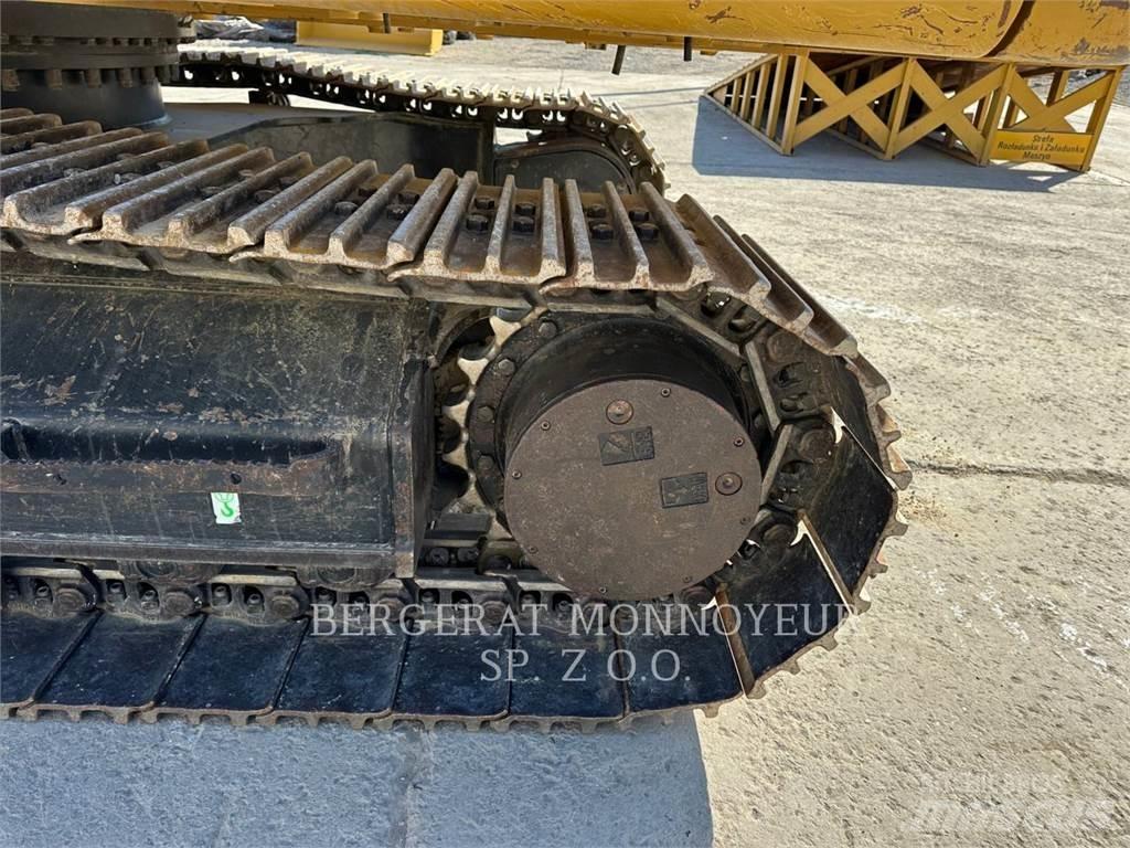 CAT 323 Pásová rýpadla