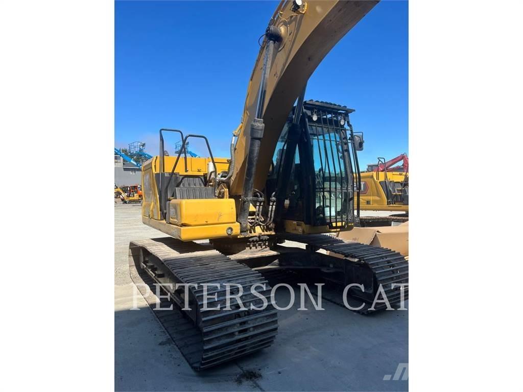 CAT 323 Pásová rýpadla