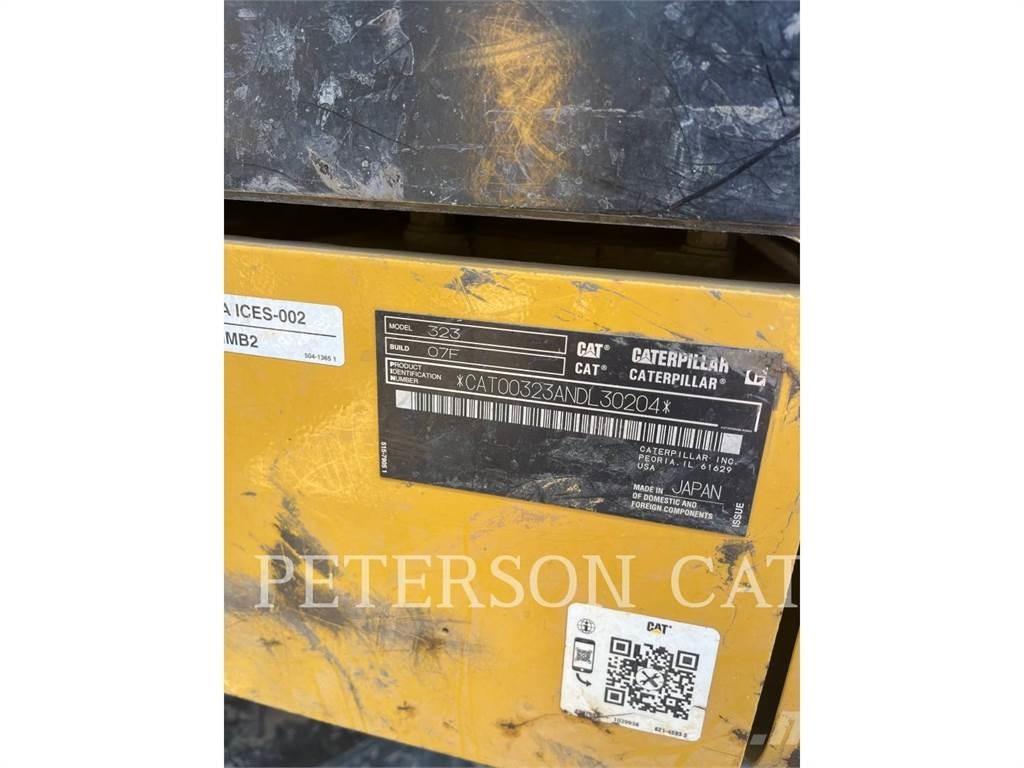 CAT 323 Pásová rýpadla