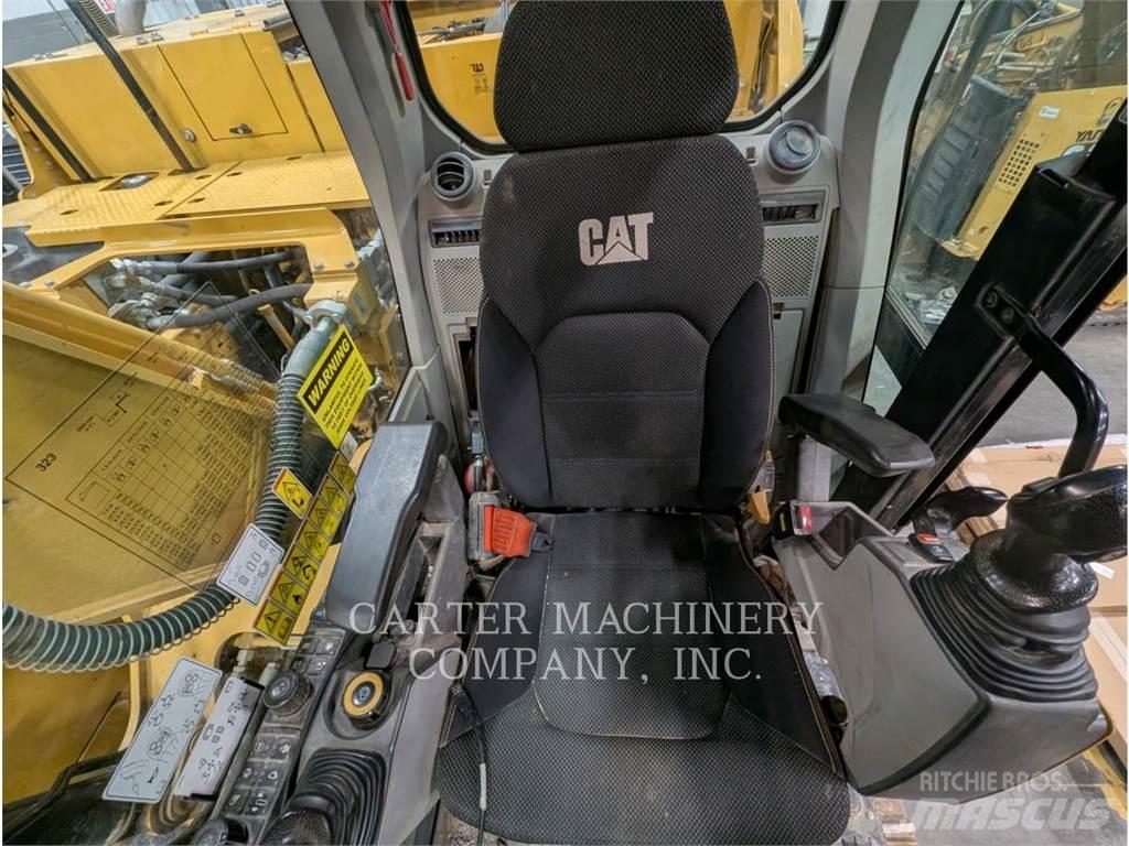 CAT 323 Pásová rýpadla