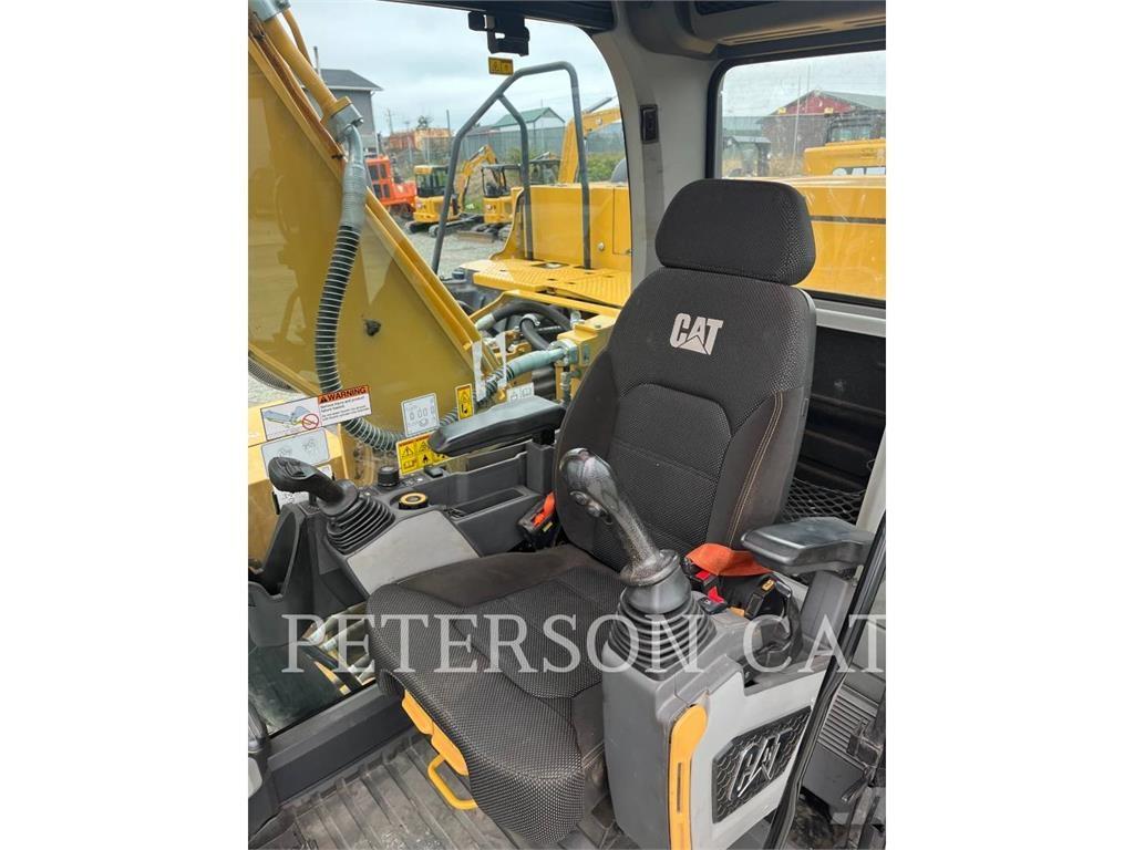 CAT 323 Pásová rýpadla