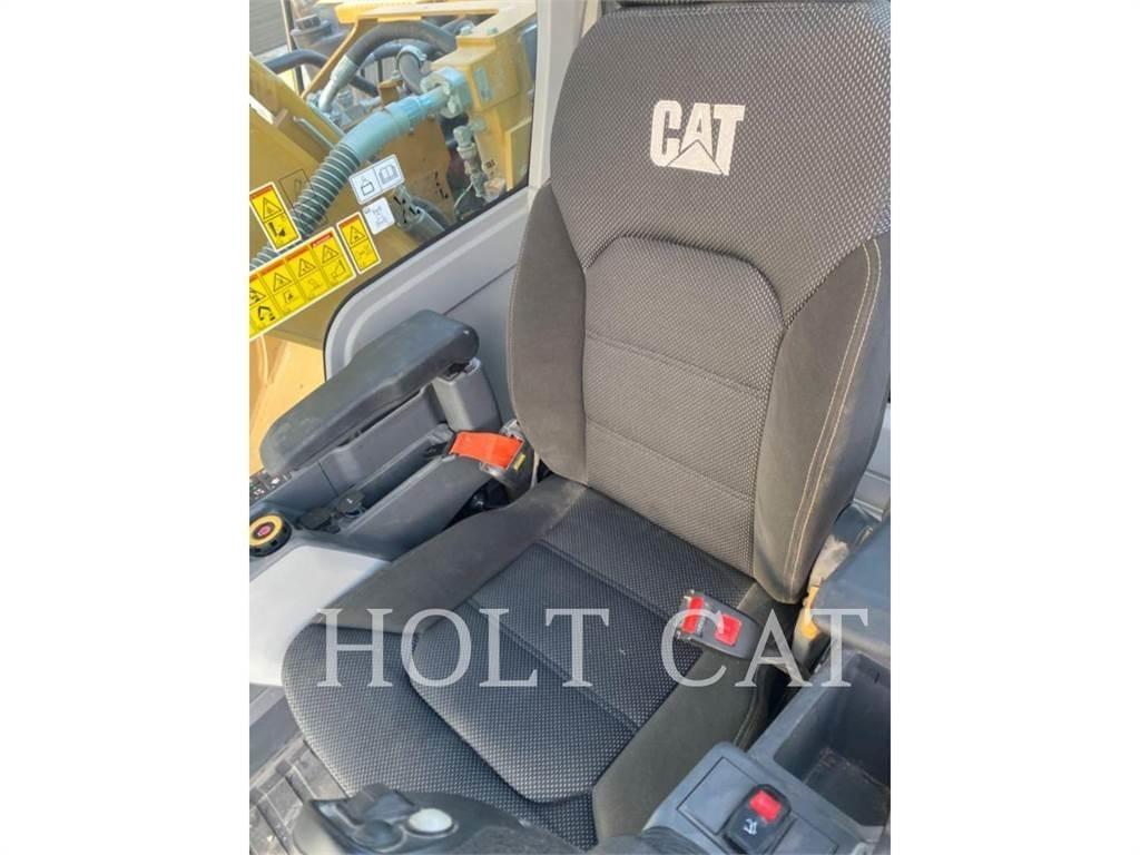 CAT 323 TC Pásová rýpadla