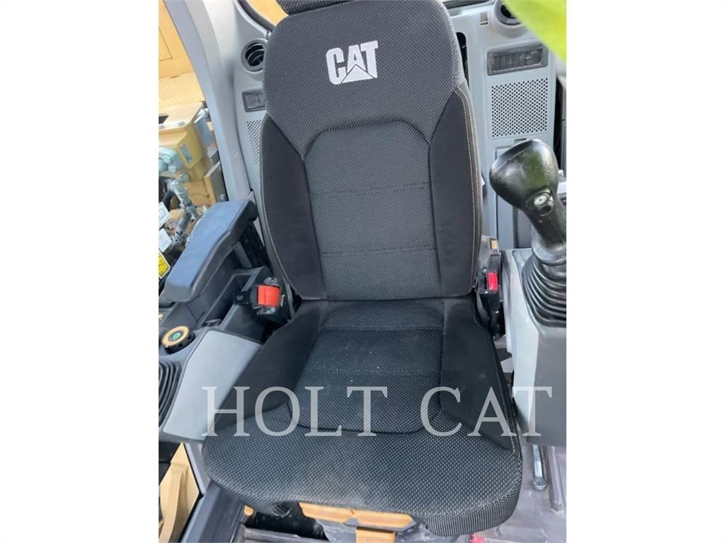 CAT 323 TC Pásová rýpadla