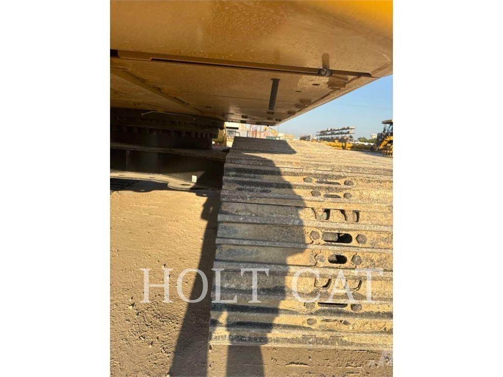 CAT 323 TC Kolové nakladače