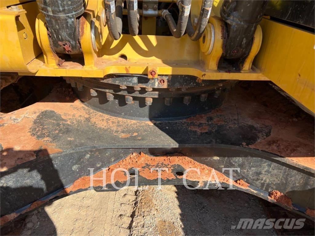 CAT 323 TC Pásová rýpadla