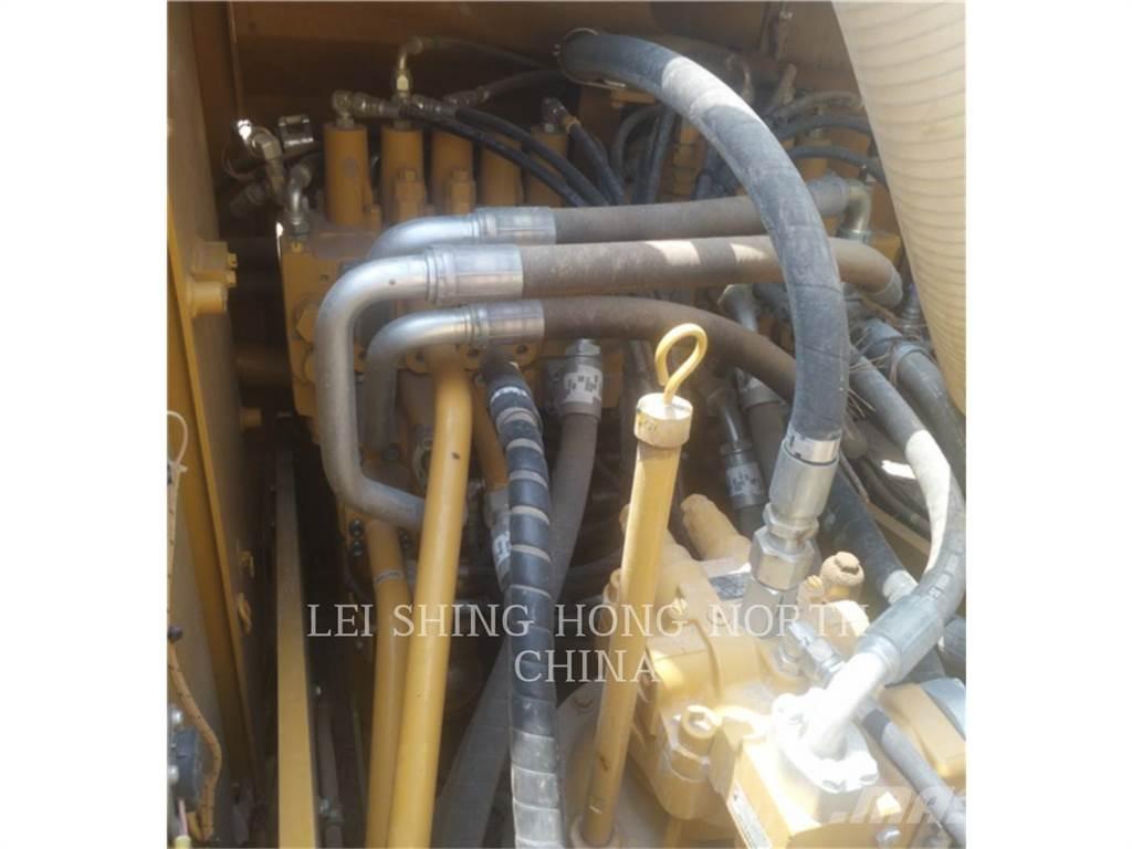 CAT 323D2L Pásová rýpadla