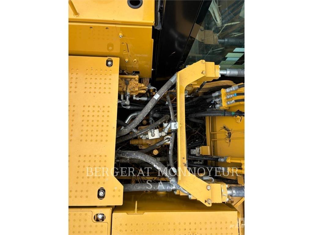 CAT 323F Pásová rýpadla
