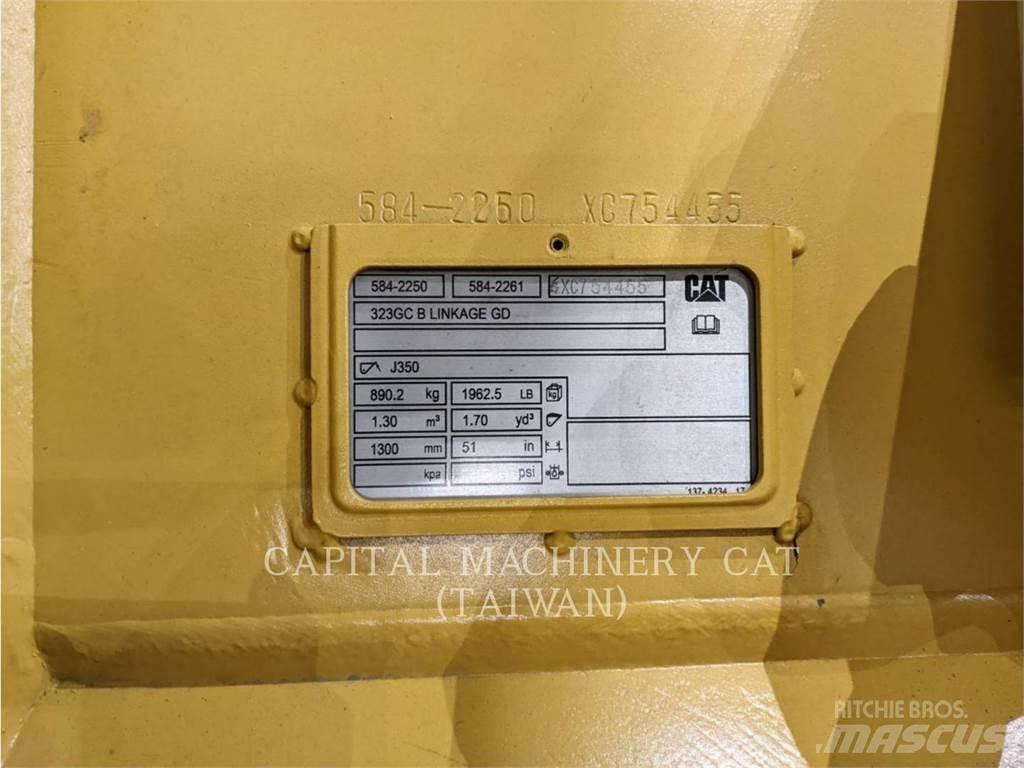 CAT 323GC Lopaty