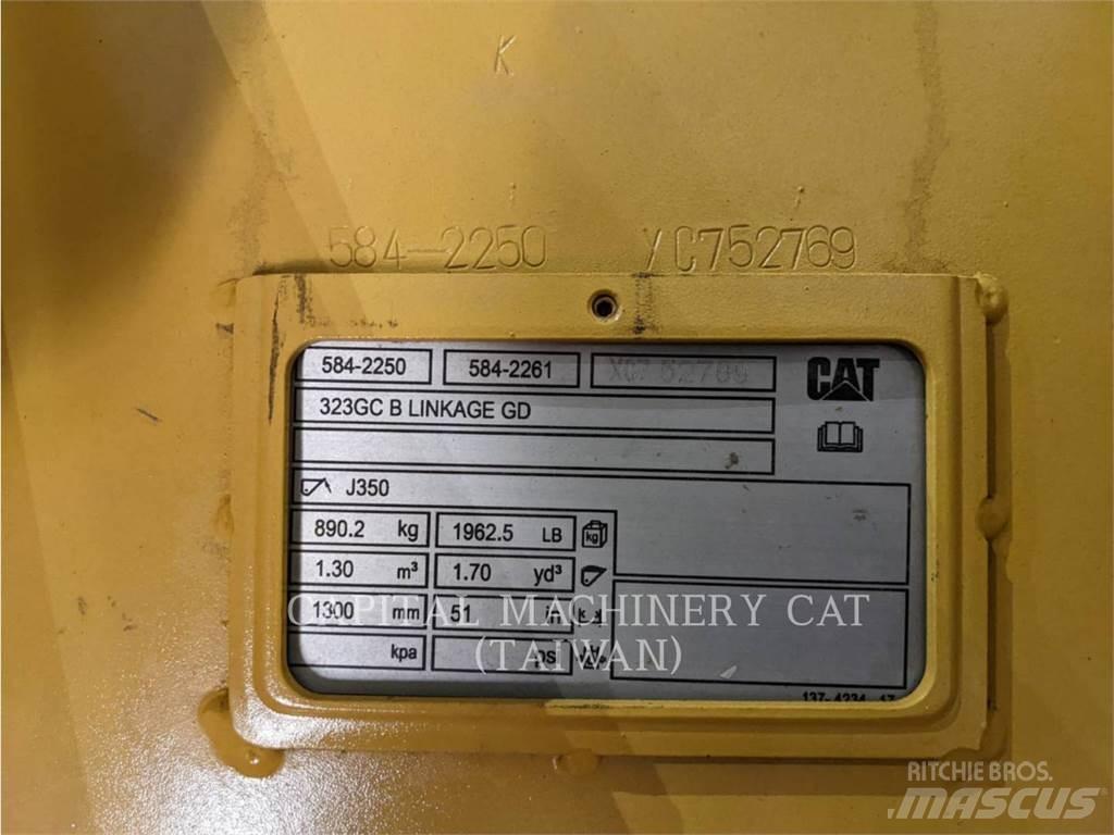 CAT 323GC Lopaty