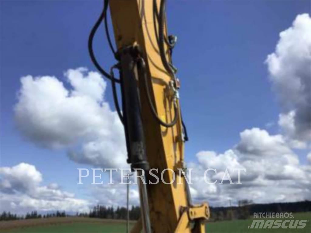 CAT 330 Pásová rýpadla