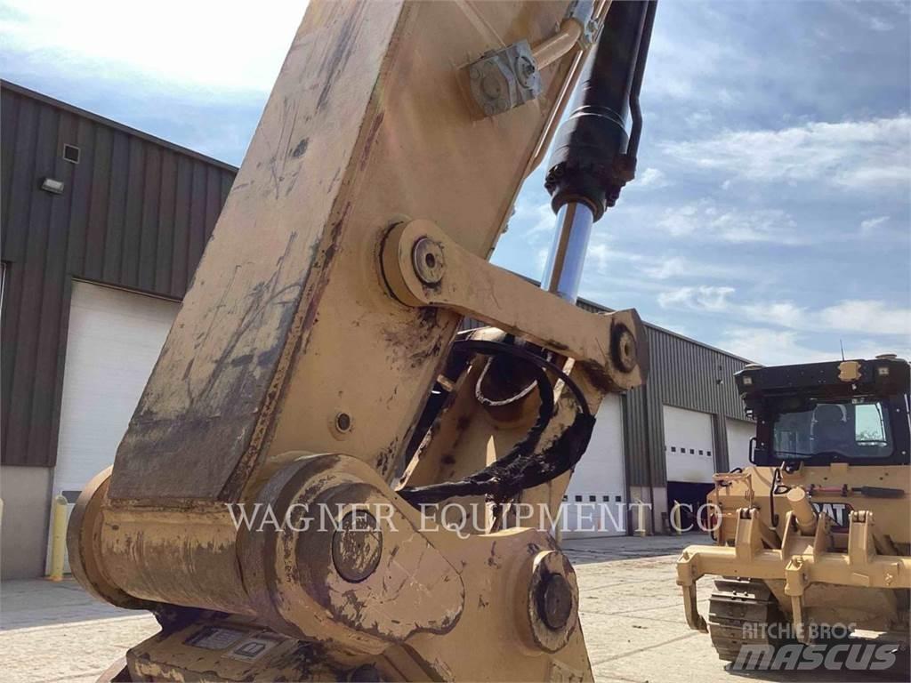 CAT 330 Pásová rýpadla