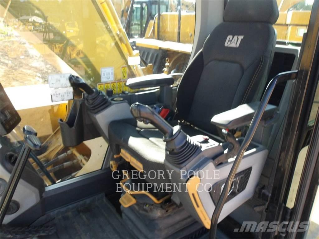 CAT 33007 Pásová rýpadla