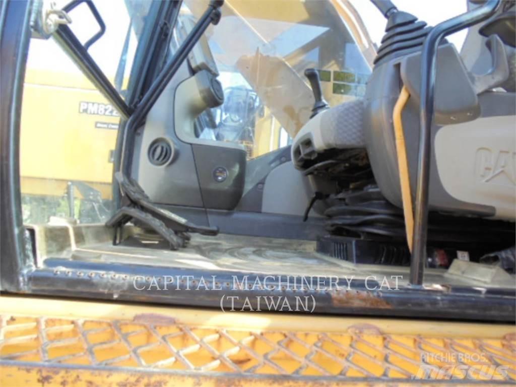 CAT 330D2L Pásová rýpadla