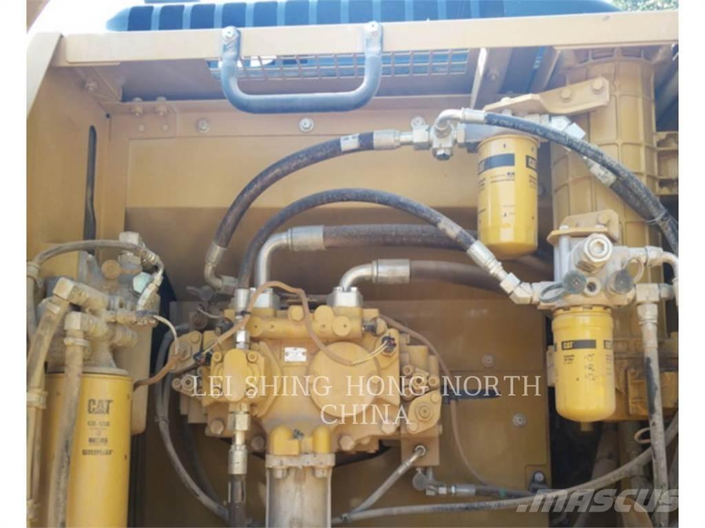 CAT 330D2L Pásová rýpadla