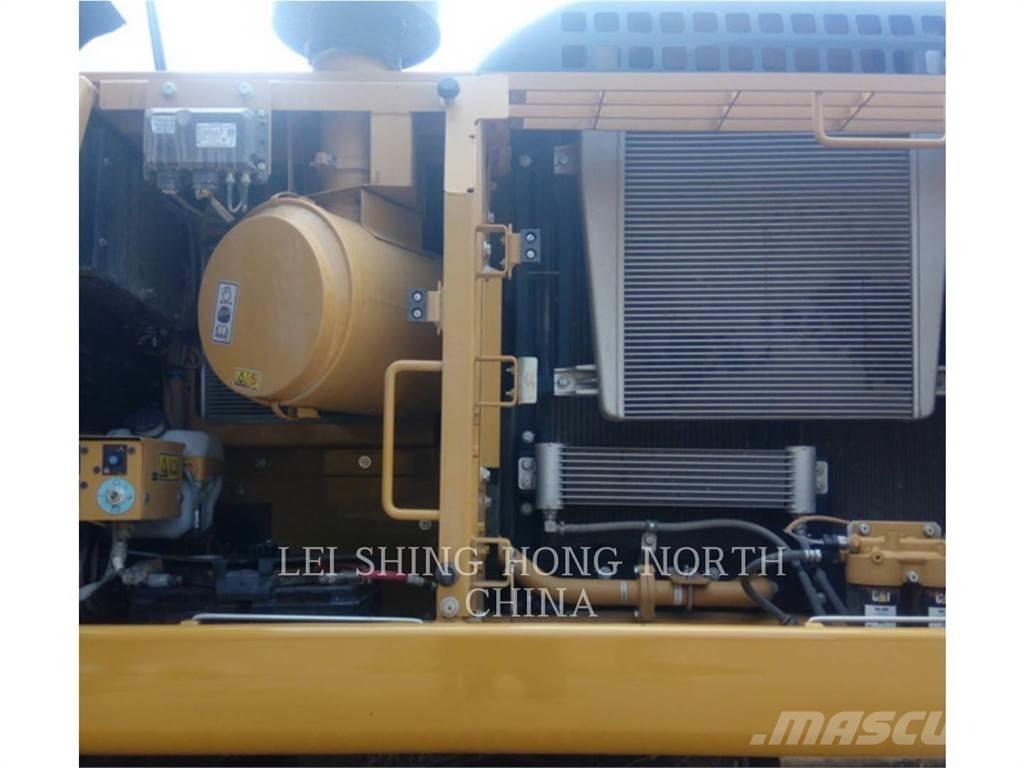 CAT 330D2L Pásová rýpadla