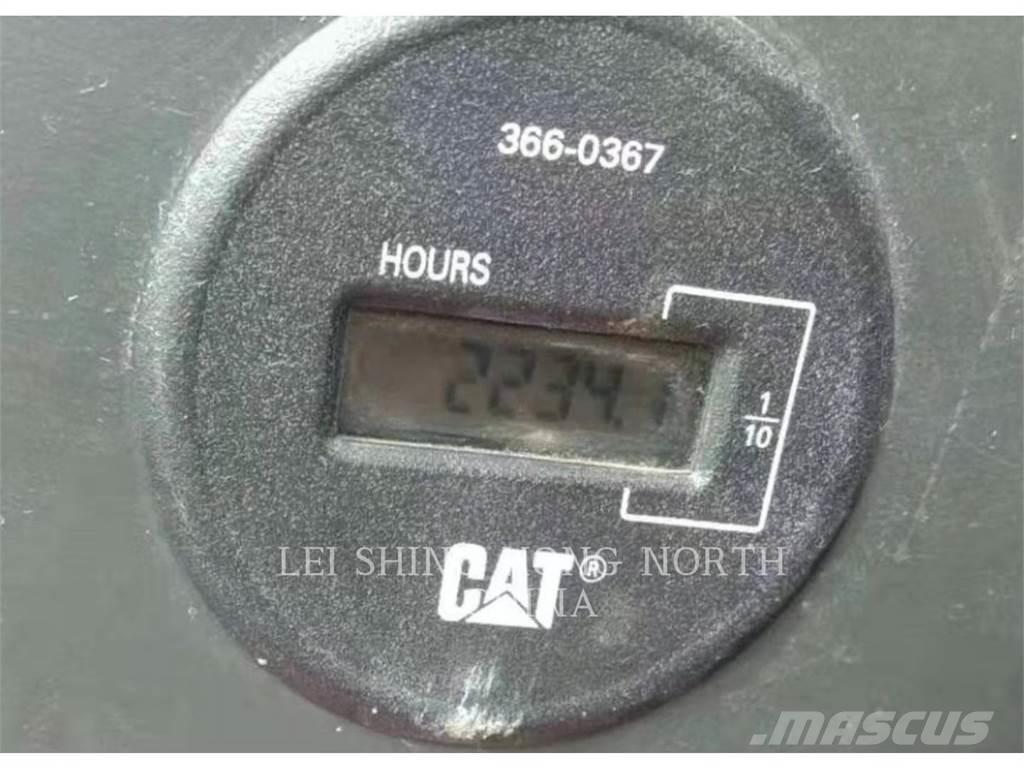 CAT 330D2L Pásová rýpadla