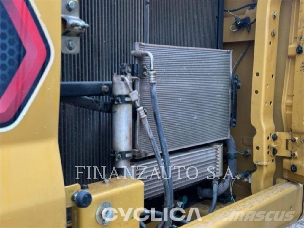 CAT 330GC Pásová rýpadla