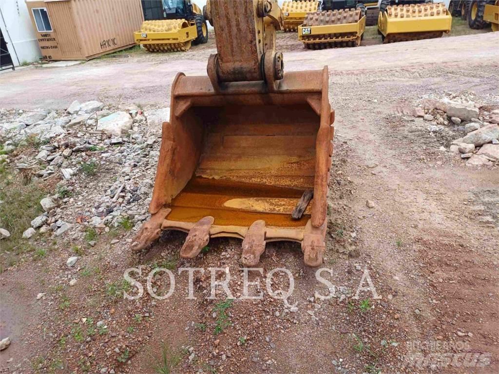 CAT 33607 Pásová rýpadla