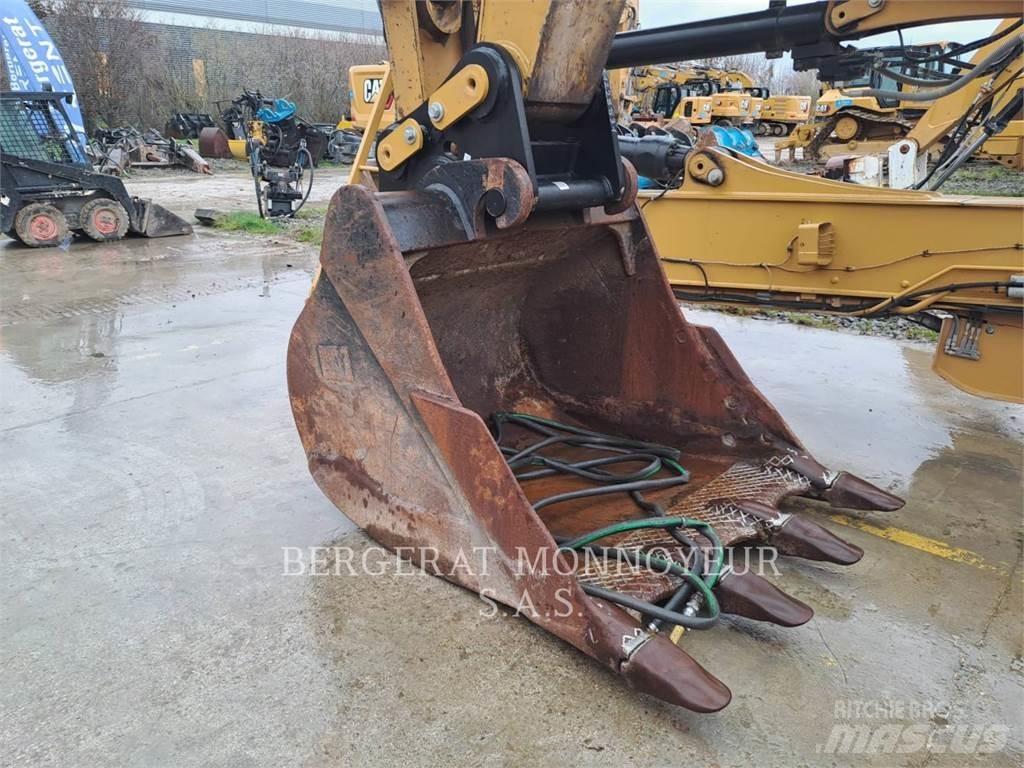 CAT 340F UHD Pásová rýpadla
