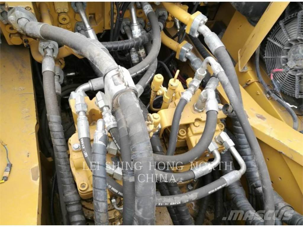 CAT 349D2 Pásová rýpadla