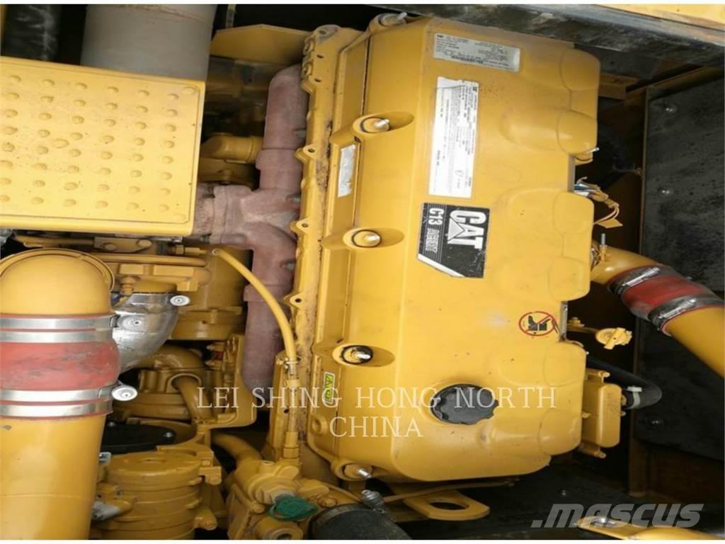 CAT 349D2 Pásová rýpadla