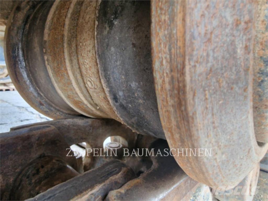 CAT 352-07A Pásová rýpadla