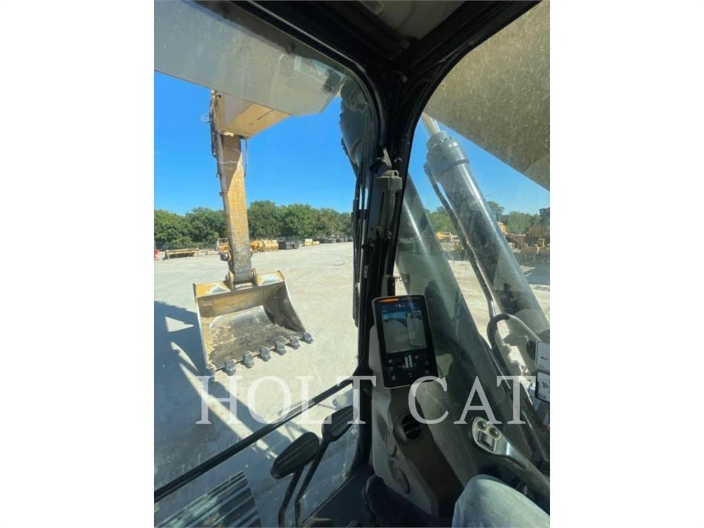 CAT 352 11 Pásová rýpadla