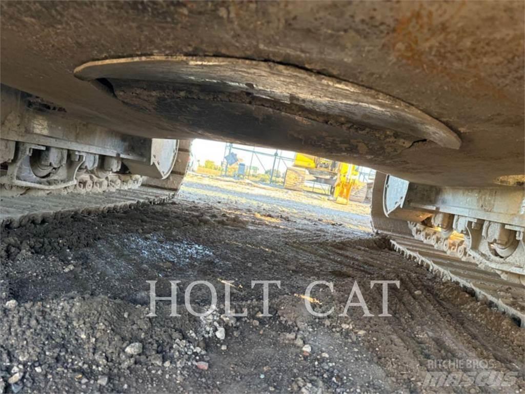 CAT 352 11 Pásová rýpadla