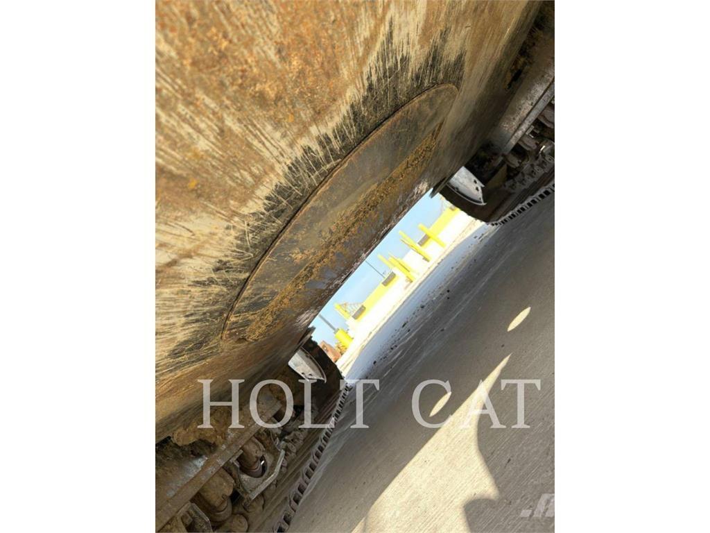 CAT 352 11 Pásová rýpadla