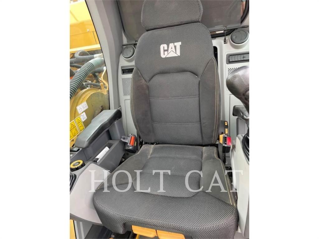 CAT 352 11 TC Pásová rýpadla