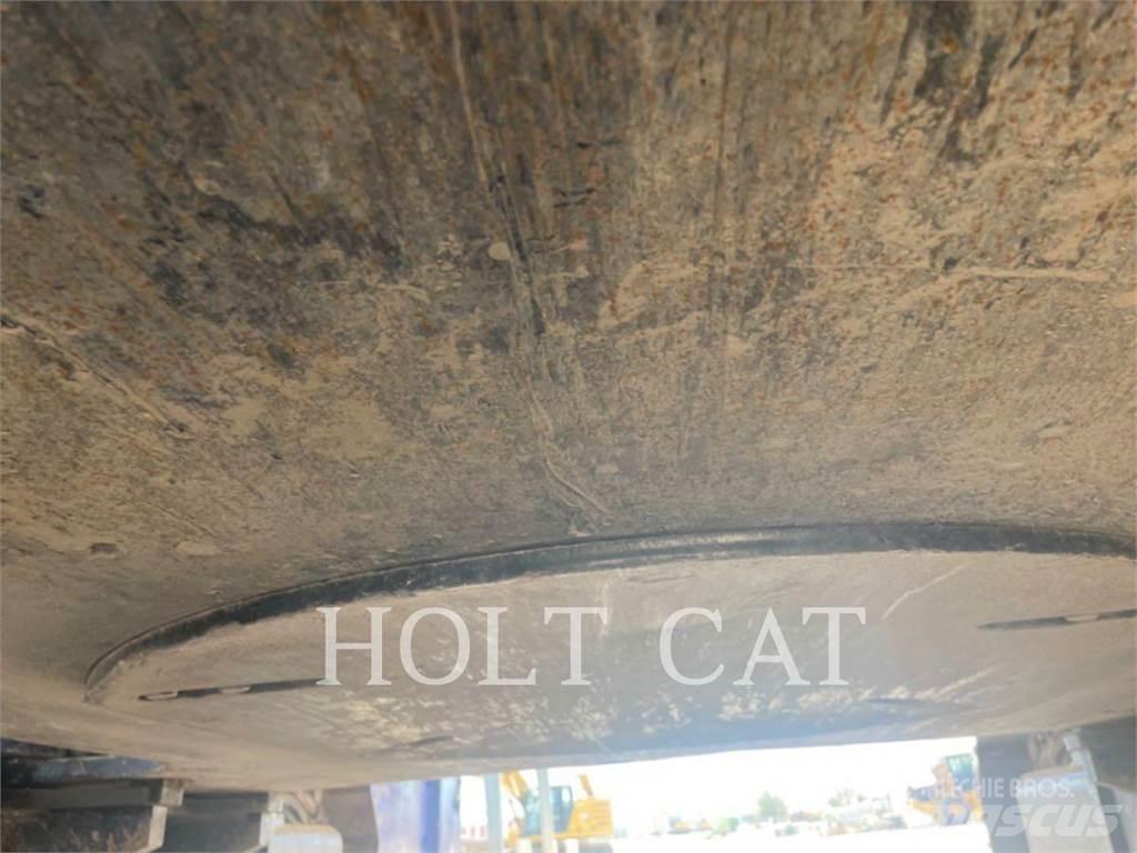 CAT 352 11 TC Pásová rýpadla