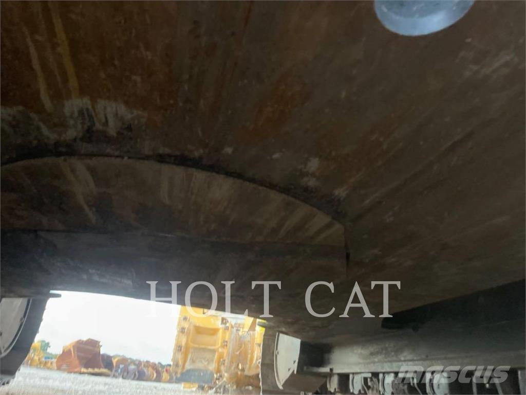 CAT 352 12 TC Pásová rýpadla