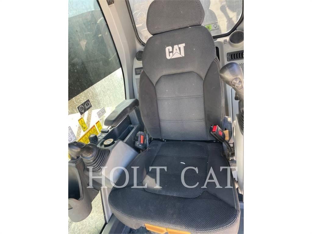 CAT 374 Pásová rýpadla