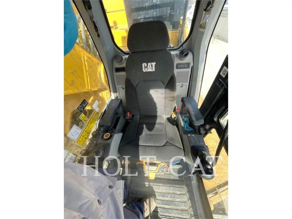 CAT 374 Pásová rýpadla