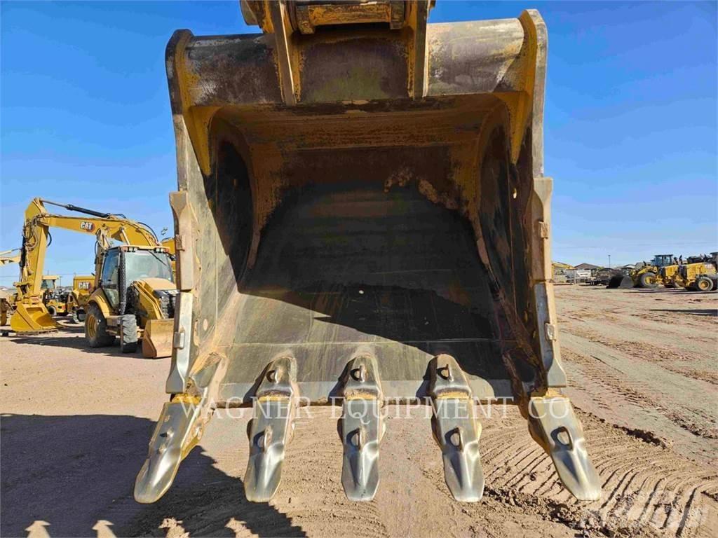 CAT 374 Pásová rýpadla
