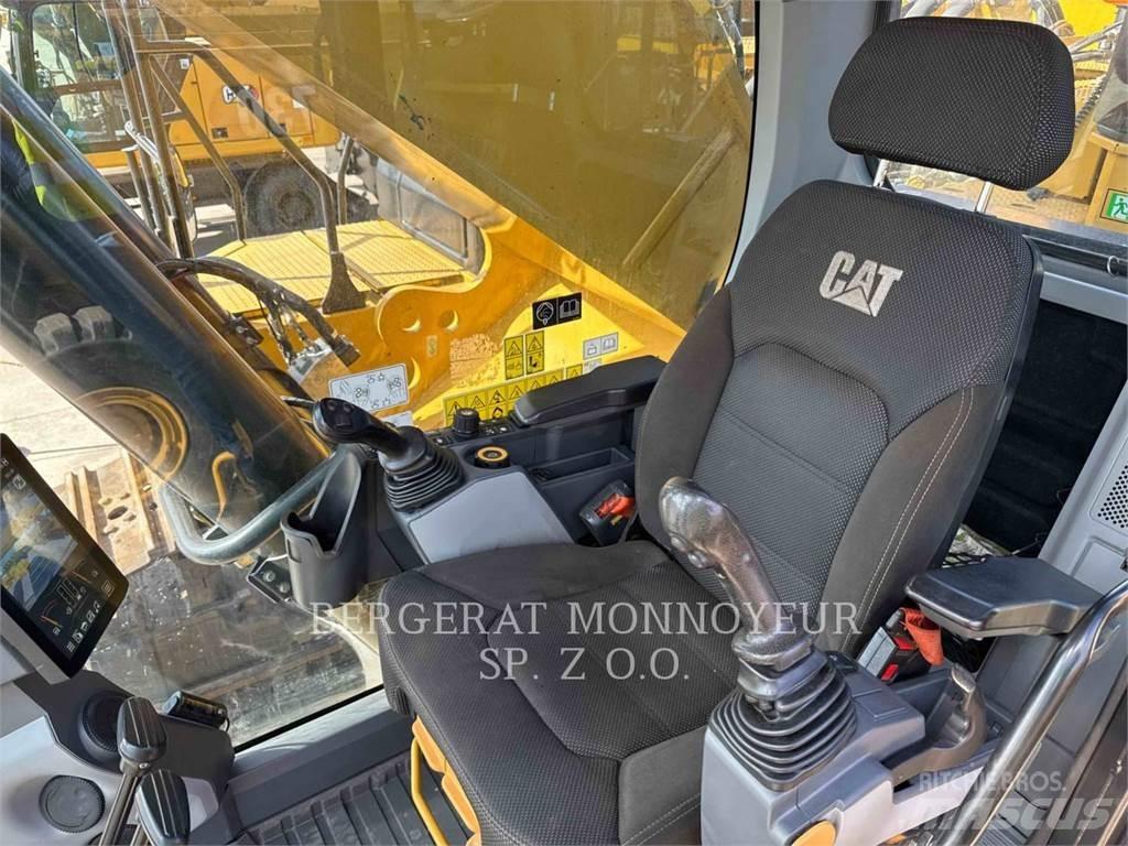 CAT 374 Pásová rýpadla