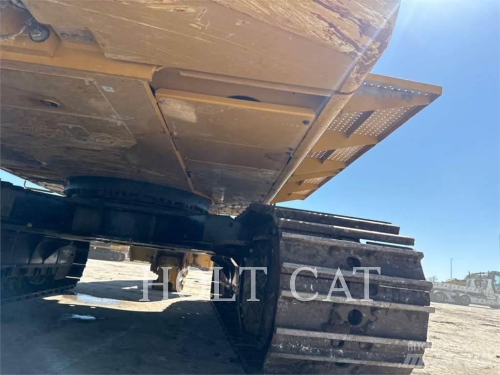 CAT 374 Pásová rýpadla