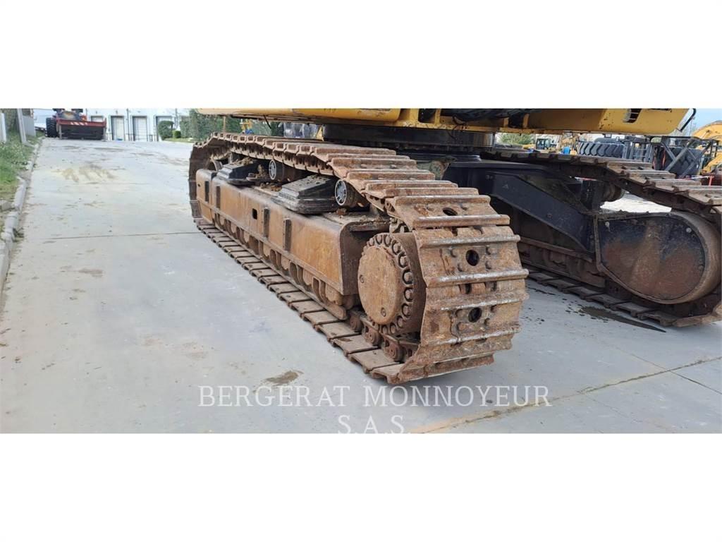 CAT 374D Pásová rýpadla