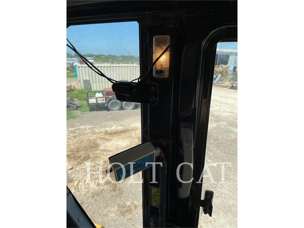CAT 374FL Pásová rýpadla