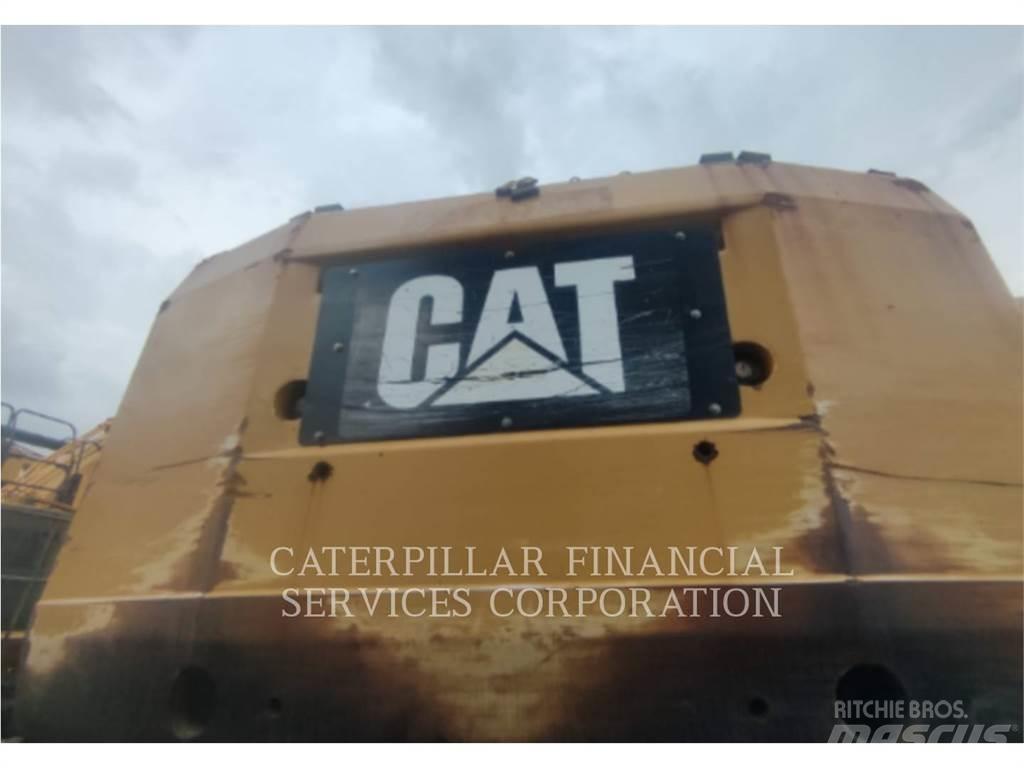 CAT 390F Pásová rýpadla