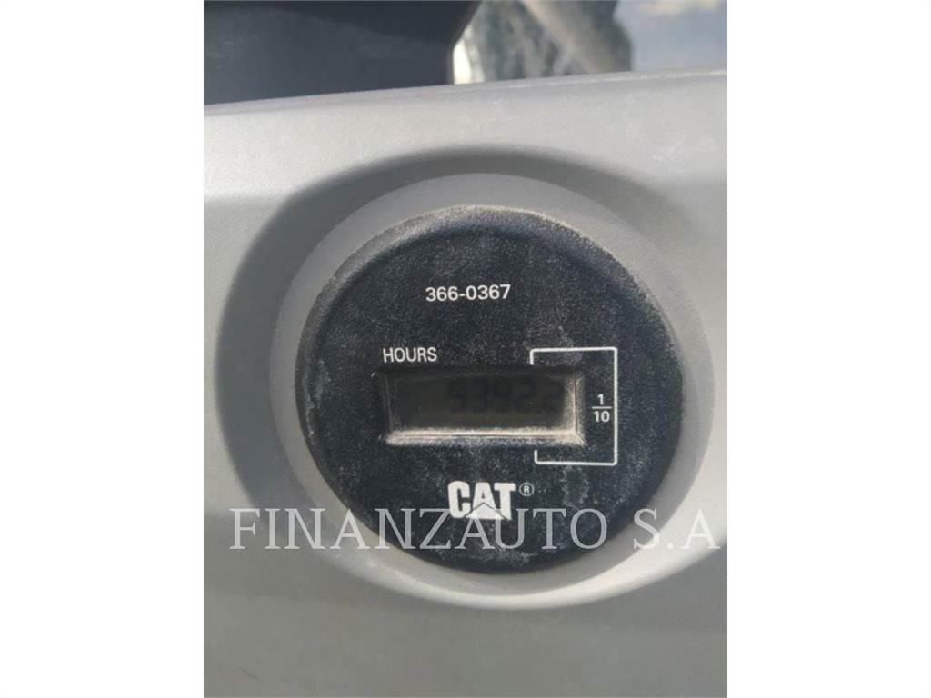 CAT 390F Pásová rýpadla