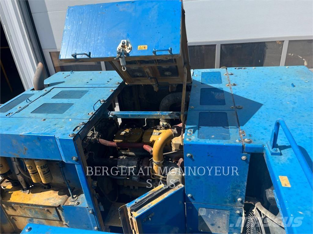 CAT 390F Pásová rýpadla