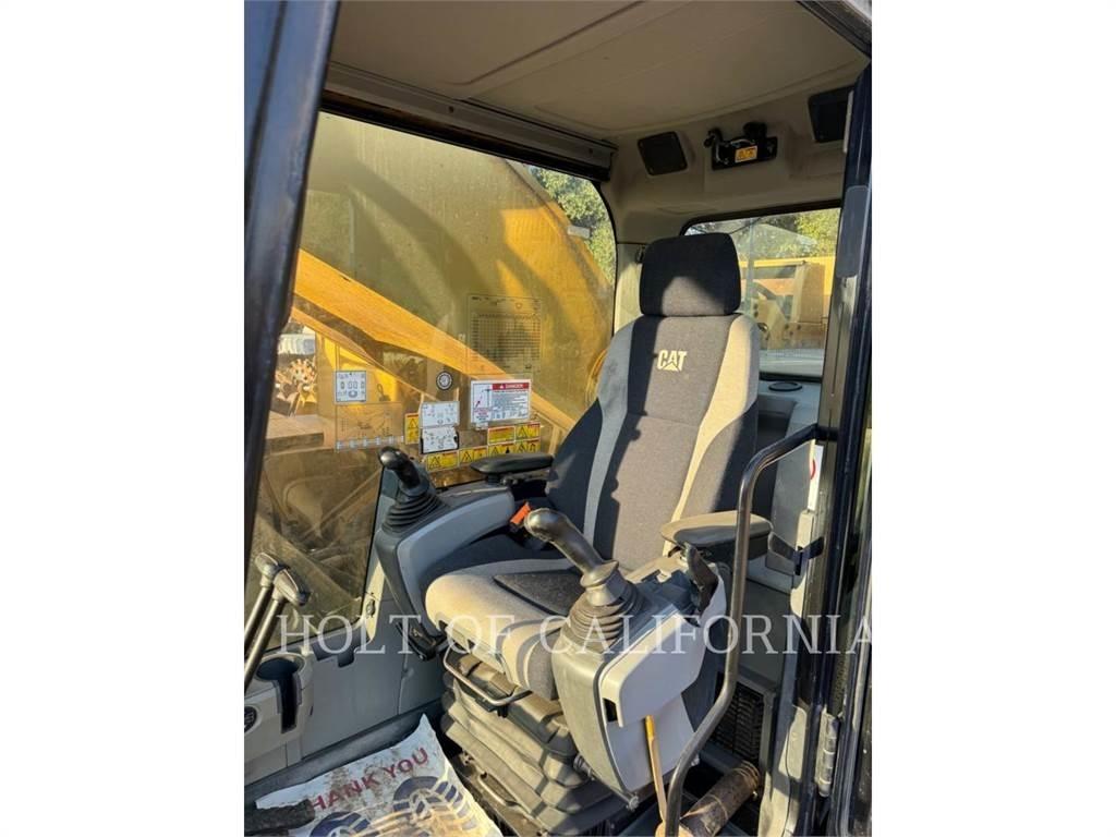 CAT 390FL Pásová rýpadla