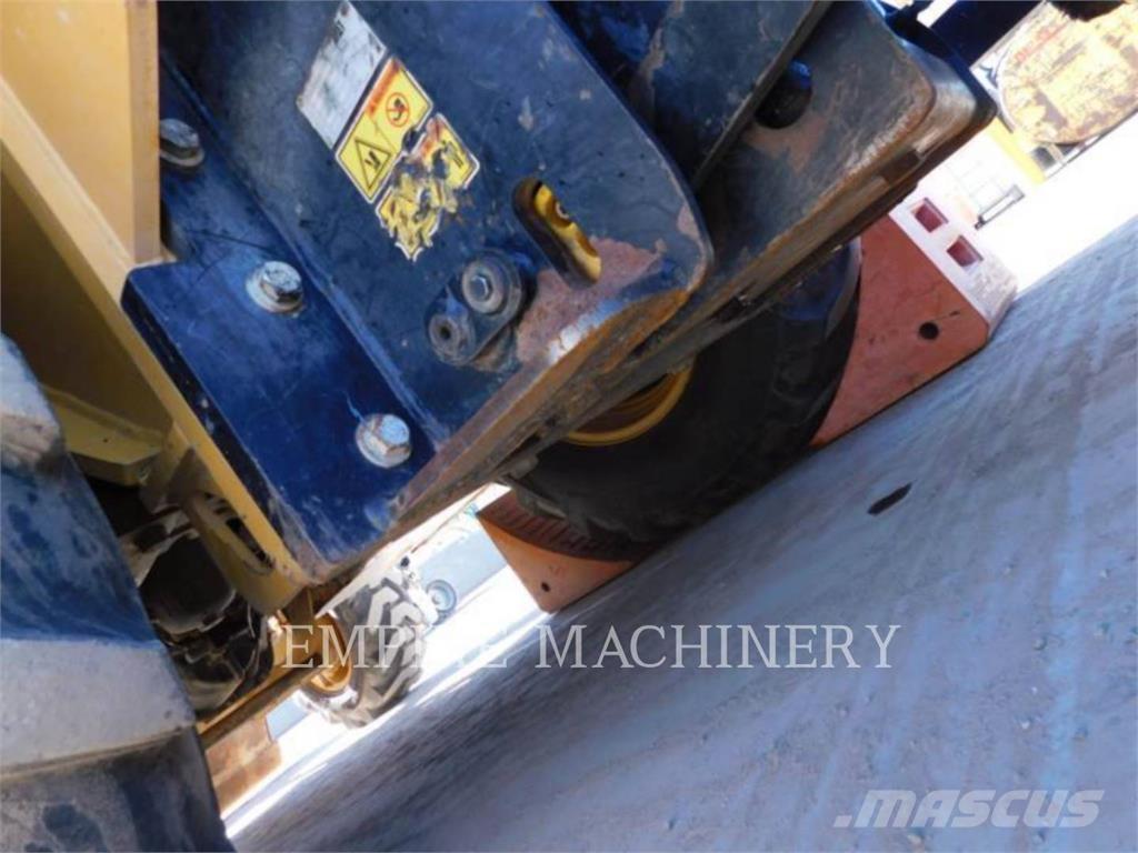 CAT 415F2 IL Kolové nakladače